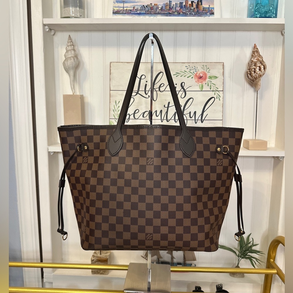 Authentic Louis Vuitton LV Damier Ebene
Neverfull MM tote bag